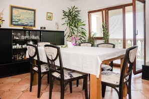 Apartment (A1) | Dining