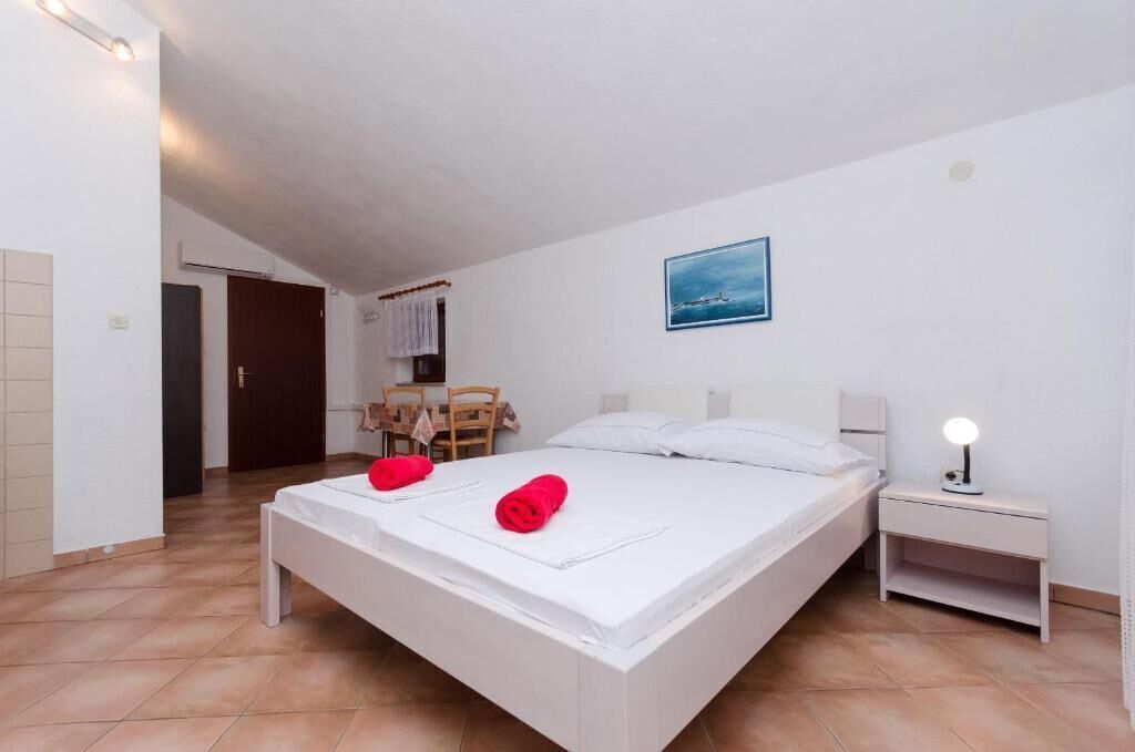 Studio (A2) | 4 bedrooms, free WiFi