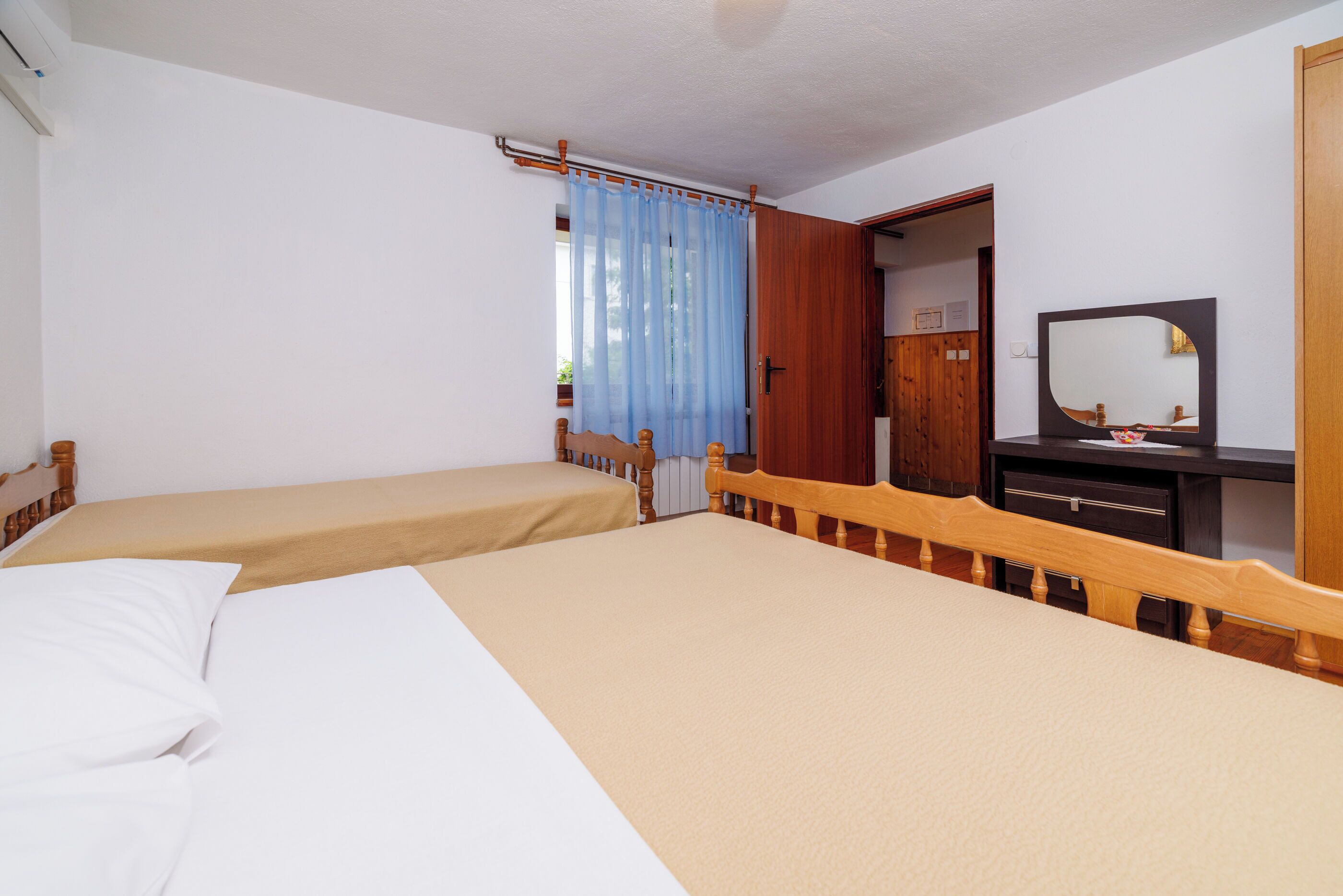 Căn hộ (A1) | 2 phòng ngủ, bàn ủi/dụng cụ ủi quần áo 