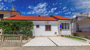 Kiến trúc tòa nhà