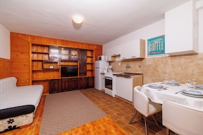 Appartement (A1) | Cuisine privée | Réfrigérateur, un four, surface de cuisson, cafétiÚre à espresso