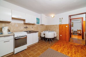 Apartment (A1) | Private kitchen | Fridge, oven, stovetop, espresso maker