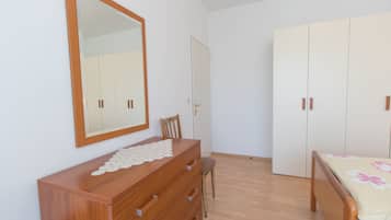 Free WiFi, bed sheets