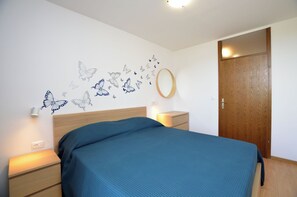 Apartment (A1) | 3 bedrooms, iron/ironing board, free WiFi - Apartments Marija (Cres)