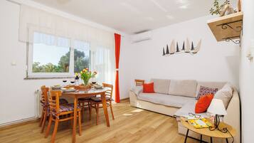 Apartment (A2) | Living room | TV