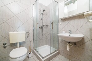 Apartment (A1) | Bathroom | Shower - Apartments Iva (Crikvenica)