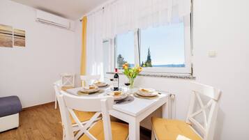 Apartment (A1) | Dining