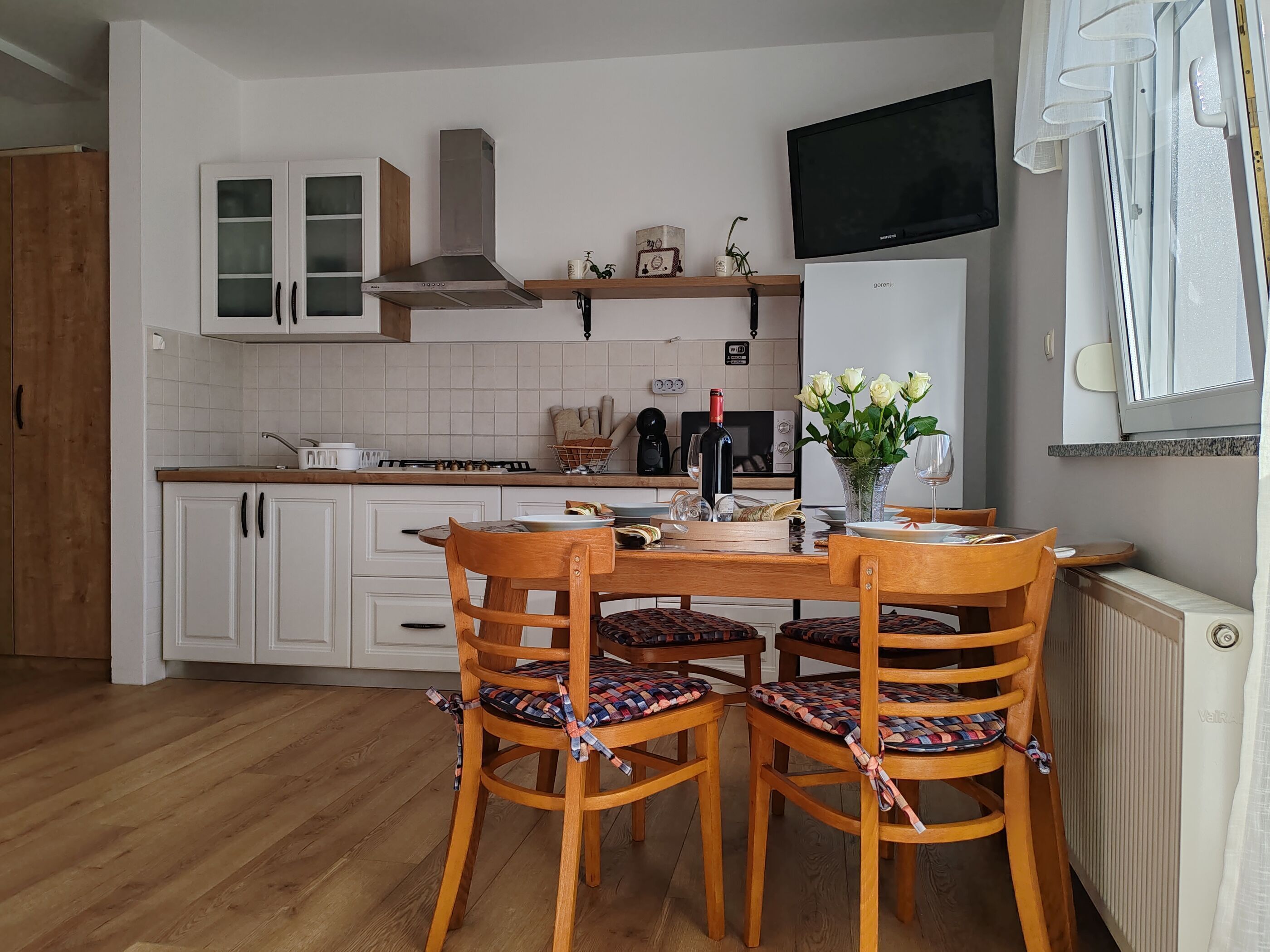 Apartment (A2) | Private kitchen | Fridge, stovetop, cookware/dishes/utensils