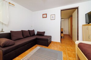 Apartment (A3) | Wohnzimmer | Fernseher