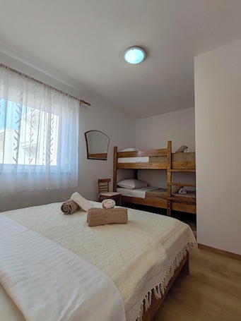 4 habitaciones, wifi gratis y ropa de cama . Apartments Iva