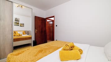 Apartamento (A4) | 4 quartos, Wi-Fi de cortesia, roupa de cama