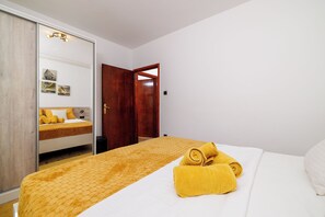 Apartment (A4) | 4 bedrooms, free WiFi, bed sheets - Apartments Iva (Crikvenica)