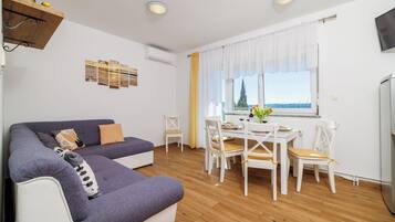 Apartment (A1) | Living room | TV
