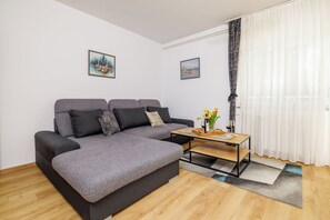 Apartment (A4) | Living room | TV - Apartments Iva (Crikvenica)