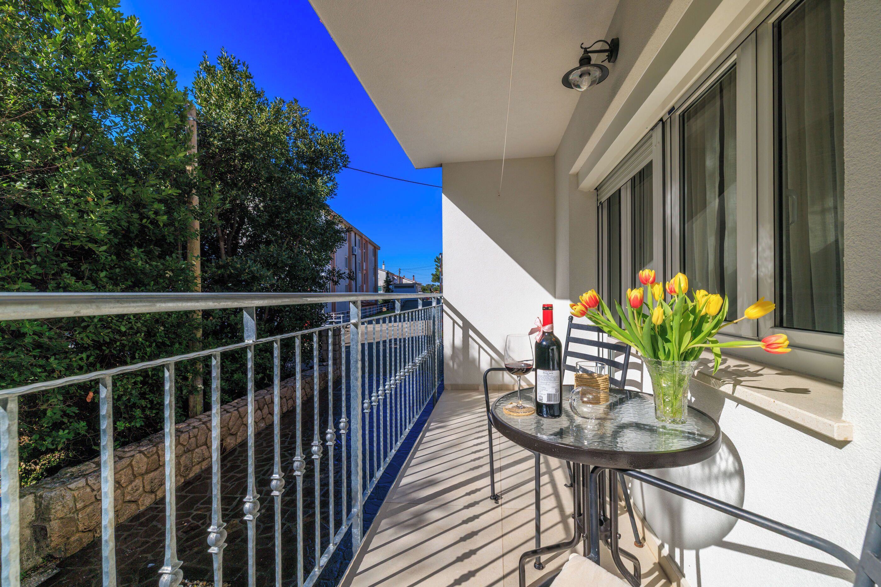 Apartemen (A4) | Balkon