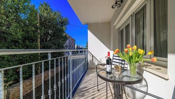 Apartemen (A4) | Balkon