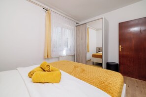 Apartment (A4) | 4 bedrooms, free WiFi, bed sheets - Apartments Iva (Crikvenica)