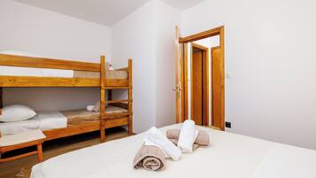 Apartment (A2) | 4 bedrooms, free WiFi, bed sheets