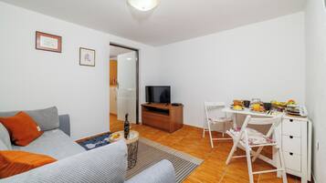 Apartment (A3) | Living room | TV