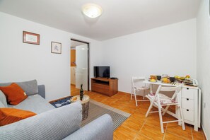 Apartment (A3) | Living room | TV - Apartments Iva (Crikvenica)