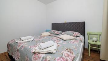 Apartment (A3) | 4 bedrooms, iron/ironing board, free WiFi