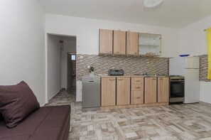 Appartamento (A3) | Cucina privata | Frigorifero, forno, piano cottura, pentole/stoviglie/utensili