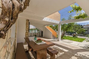 Terrace/patio - Apartments Mila II (Tribunj)