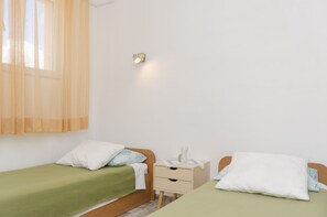 4 bedrooms, free WiFi, bed sheets - Apartments Mila II (Tribunj)