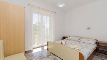 Apartment (A4) | 4 bedrooms, free WiFi, bed sheets