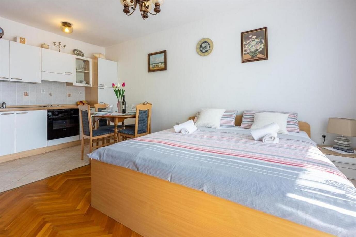 公寓 (A1) | 1 多间卧室、办公桌、隔音