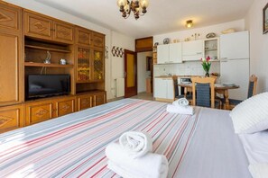 1 bedroom, desk, soundproofing - Apartments Ivana (Crikvenica)
