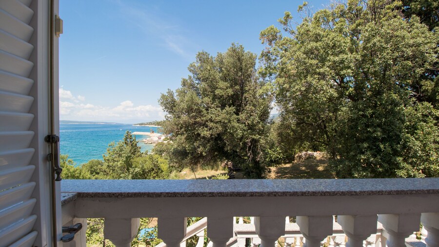 Apartments Josip by the sea