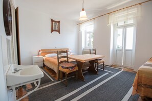 2 bedrooms, free WiFi