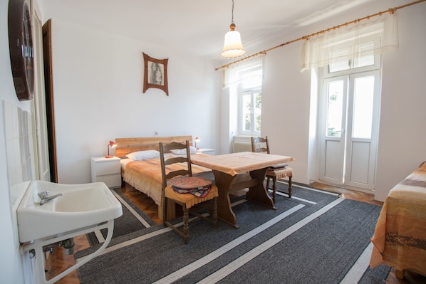 2 bedrooms, free WiFi