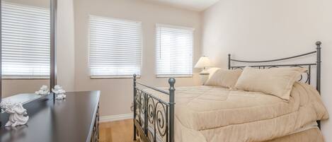 واي فاي مجانًا وملاءات أسرّة