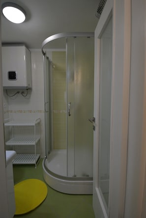 Bathroom | Shower, free toiletries, hair dryer, toilet paper
