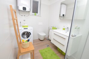 Bathroom | Shower