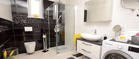 Bathroom | Shower