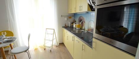 Cuisine privée | Réfrigérateur, four à micro-ondes, un four, surface de cuisson