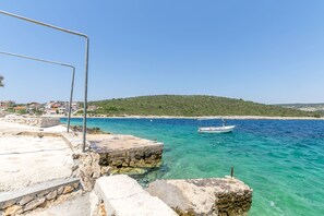Κοντά στην παραλία