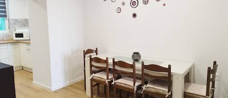 Apartment (A1) | Private kitchen | Fridge, microwave, oven, stovetop