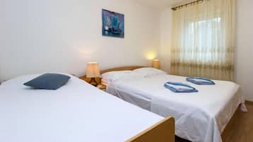 Apartment (A1) | 3 bedrooms, iron/ironing board, free WiFi, bed sheets