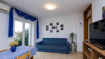 Apartment (A1) | Living room | TV