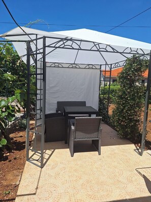 Studio (A1) | Courtyard - Apartments Valerija (Supetar)
