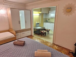 Studio (A1) | 2 bedrooms, free WiFi - Apartments Valerija (Supetar)
