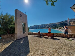 Beach nearby - Apartments and Room Boris (Baska)