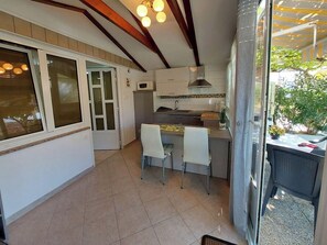 Fridge, microwave, oven, stovetop - Apartments and Room Boris (Baska)