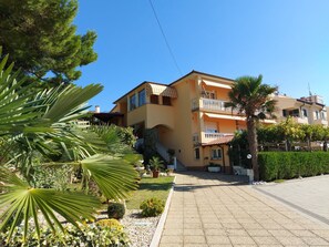 Building design - Apartments and Room Boris (Baska)