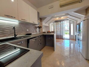 Apartment (A1) | Private kitchen | Coffee/tea maker - Apartments and Room Boris (Baska)