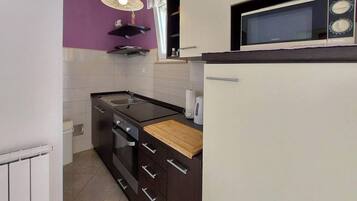 Apartment (A2) | Eigene Küche | Wasserkocher mit Kaffee-/Teezubehör